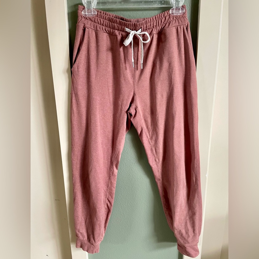 Vuori Performance Women's DreamKnit™ Joggers, Terracotta Heather Pink, XS